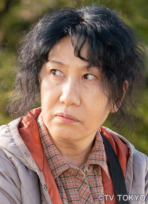 桑原菊枝・・・室井滋