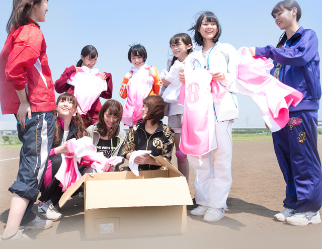 寂れた下町・・・再開発により、町の憩いの場である“初森公園”を取り壊し、マンションを建てる工事が始まろうとしていた。町のみんなから“はじまる公園”と呼ばれている公園を守るために、ソフトボール経験のない少女たちが、女子ソフトボールチームを結成し、超強豪チームに戦いを挑む！！ド素人集団の下町チームが、 高校最強のチームに挑む！！ちなみに、チーム名の「初森ベマーズ」は…弱小チームの成長を描いた野球映画「がんばれ！ベアーズ」に倣い、「初森ベアーズ」にしようとしたが、ユニフォームを注文する際、ベアーズの“ア”を“マ”に見間違えられてしまったことに由来。