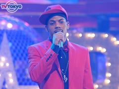 『氷雨』を歌う挑戦者チームのジェロ