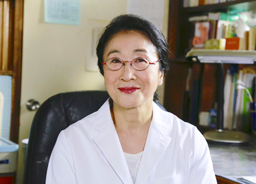 華岡育世（65）/ 木野花