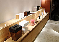 アマダナ製品店内雑感並ぶ商品