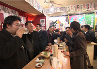 地方のアンテナショップに！快進撃する立ち飲み店