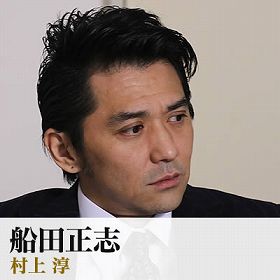 元東京地検特捜部、検事。東京地検の若きエースとして、大企業の脱税事件、政財界の贈収賄事件などで功績をあげていたが、反感を買った上司に飛ばされ、検事を辞めざるを得なくなる。過去の経歴を元に、企業を強請るブローカー。頭脳派として銀二の信頼も厚い。