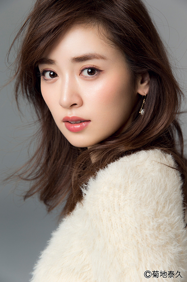 バリキャリOL役で、泉里香ドラマ初主演！原作者絶賛！恋愛レベルは小学5年生？！／真夜中ドラマ「高嶺のハナさん」