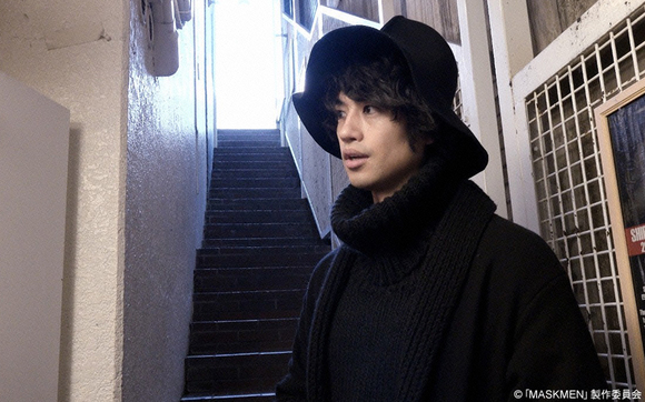 MASKMEN 第6話「苦悩」斎藤工は知り合いのお笑い芸人・バイきんぐ小峠に会いにいく…