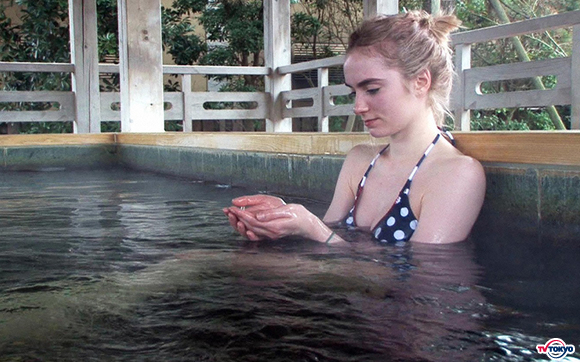 美人YOUと秘湯に入浴!?ダメ元で取材を申し込むとオッケーで驚きの展開が！｜YOUは何しに日本へ？