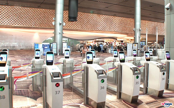 シンガポールの「世界一の空港」が無人化!?チェックインから出国審査・搭乗まで係員と接しない!?