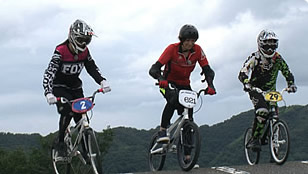 写真：BMX　早川優衣＆敦哉