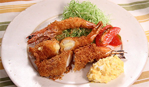 ３種の特製エビフライ