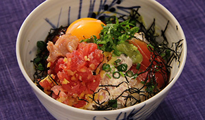 マグロの３色丼