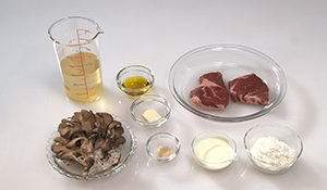 舞茸ソースのやわらかステーキ