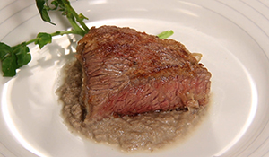 舞茸ソースのやわらかステーキ