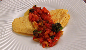 ゴロゴロ野菜ソースのオムレツ