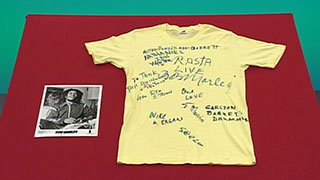 ボブ・マーリーのサイン入り写真とTシャツ