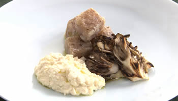 舞茸とコンニャクのステーキ　豆腐ソース