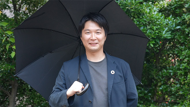 使用済みクリアファイルからつくる貸出傘　サエラ　西山雄馬