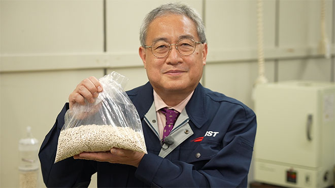 廃熱で乾燥させ水分で発熱する新素材　産業技術総合研究所　鈴木正哉