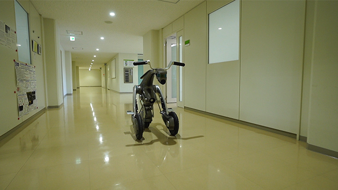 ＃44　モビリティ ２種類のモードに変形！乗り物型ＡＩロボット