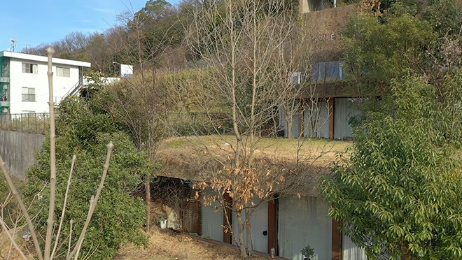 ＃45　アパート 山と一体化！地中に造られた集合住宅