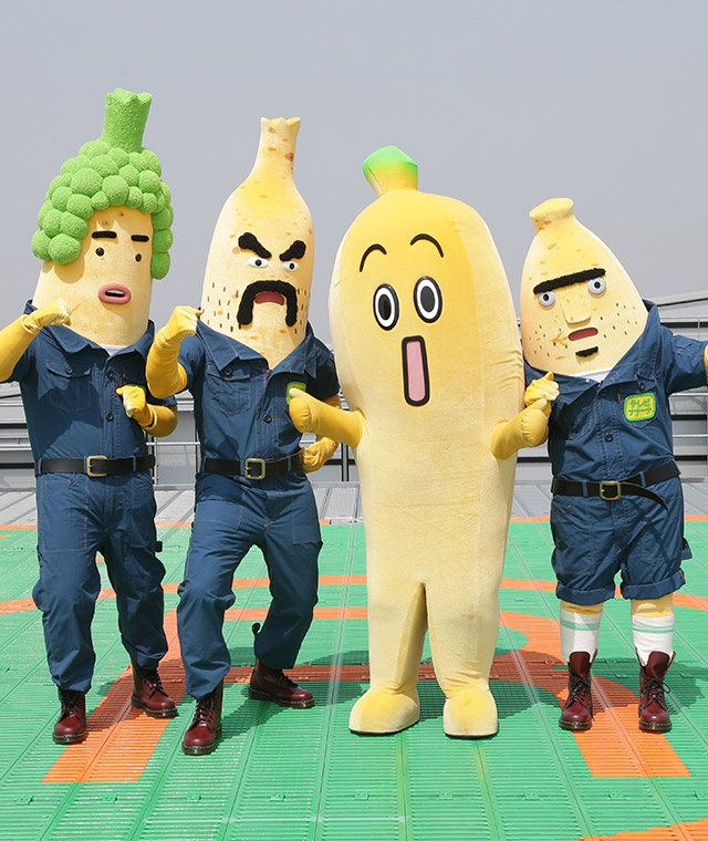 左から七山、七岡、ナナナ、七森