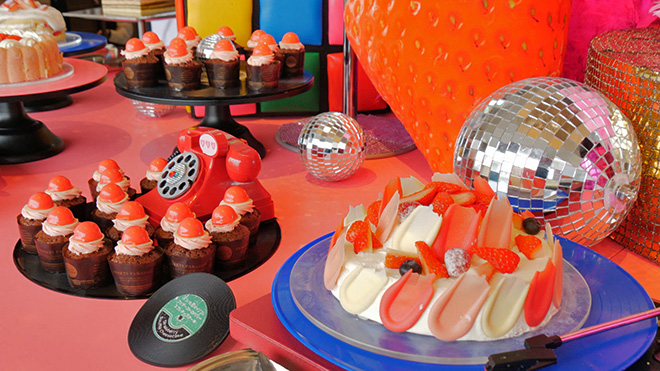 いちごに囲まれたアフタヌーンティーはいかがですか？