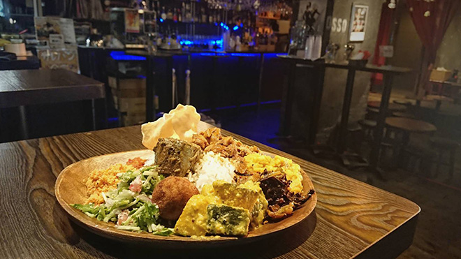 昼だけ会える挑戦の味！間借りカレー