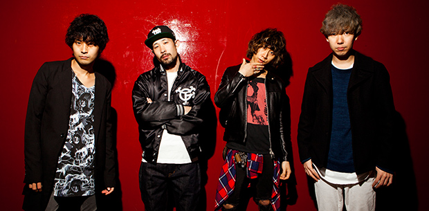 （L→R）Bass.上杉研太　Drums.藤原“27才”広明 Vocal,渋谷龍太　Guitar.柳沢亮太