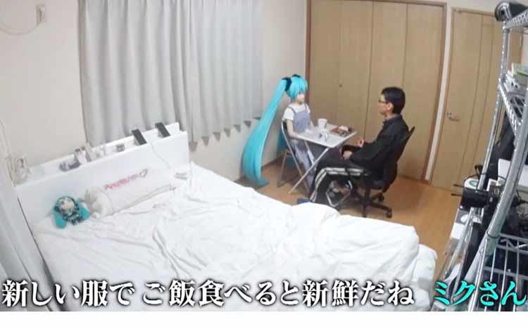 初音ミクと結婚した男性の気になる生態...大きなミクさんのお値段は 