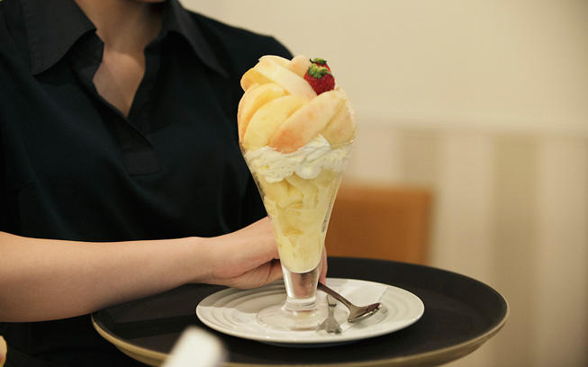 まるでフルーツカーニバル！儲け度外視の老舗果物店：木ドラ25 さぼ