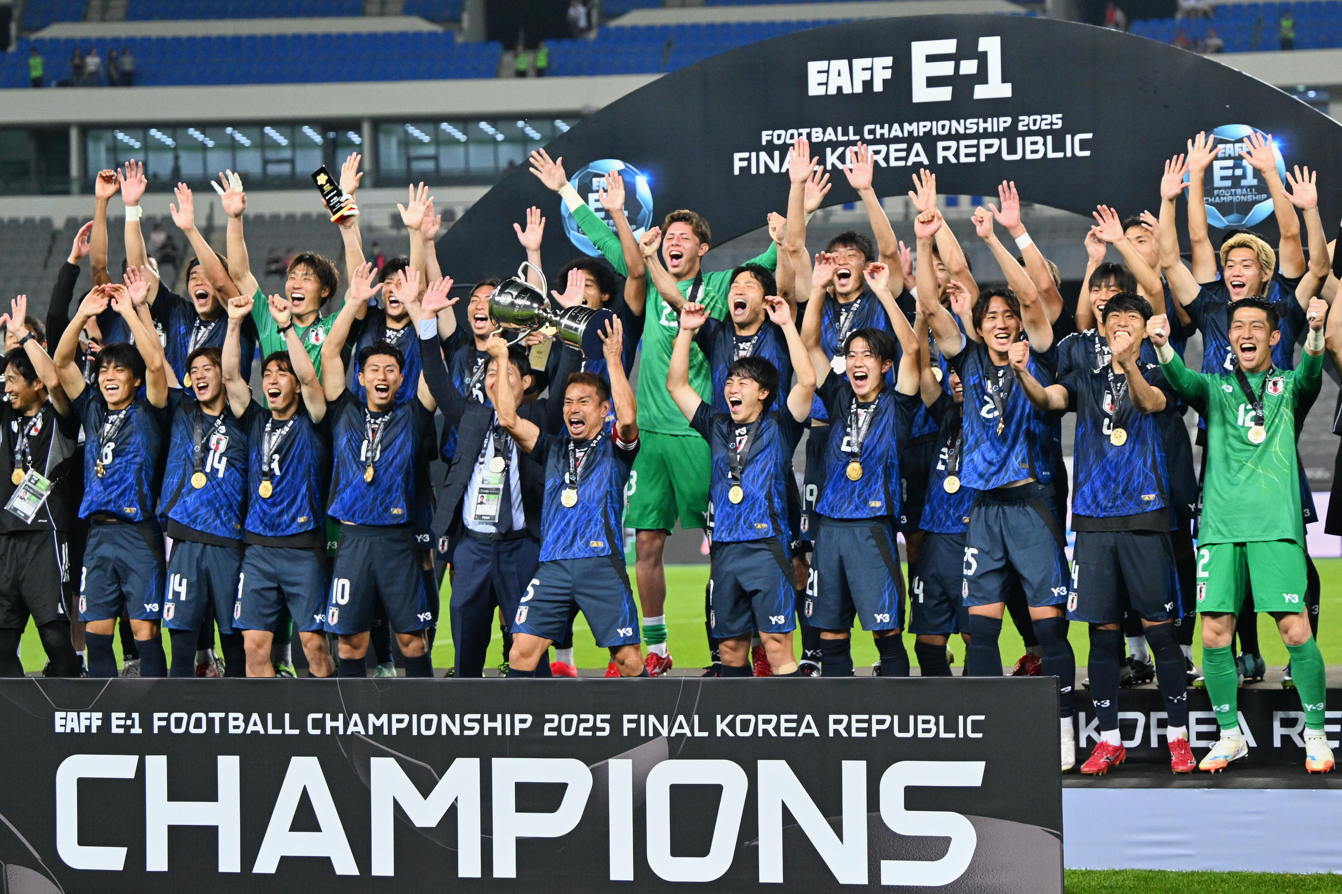 サッカー日本代表 韓国に勝ってE-1選手権2連覇 ジャーメインが得点王と 