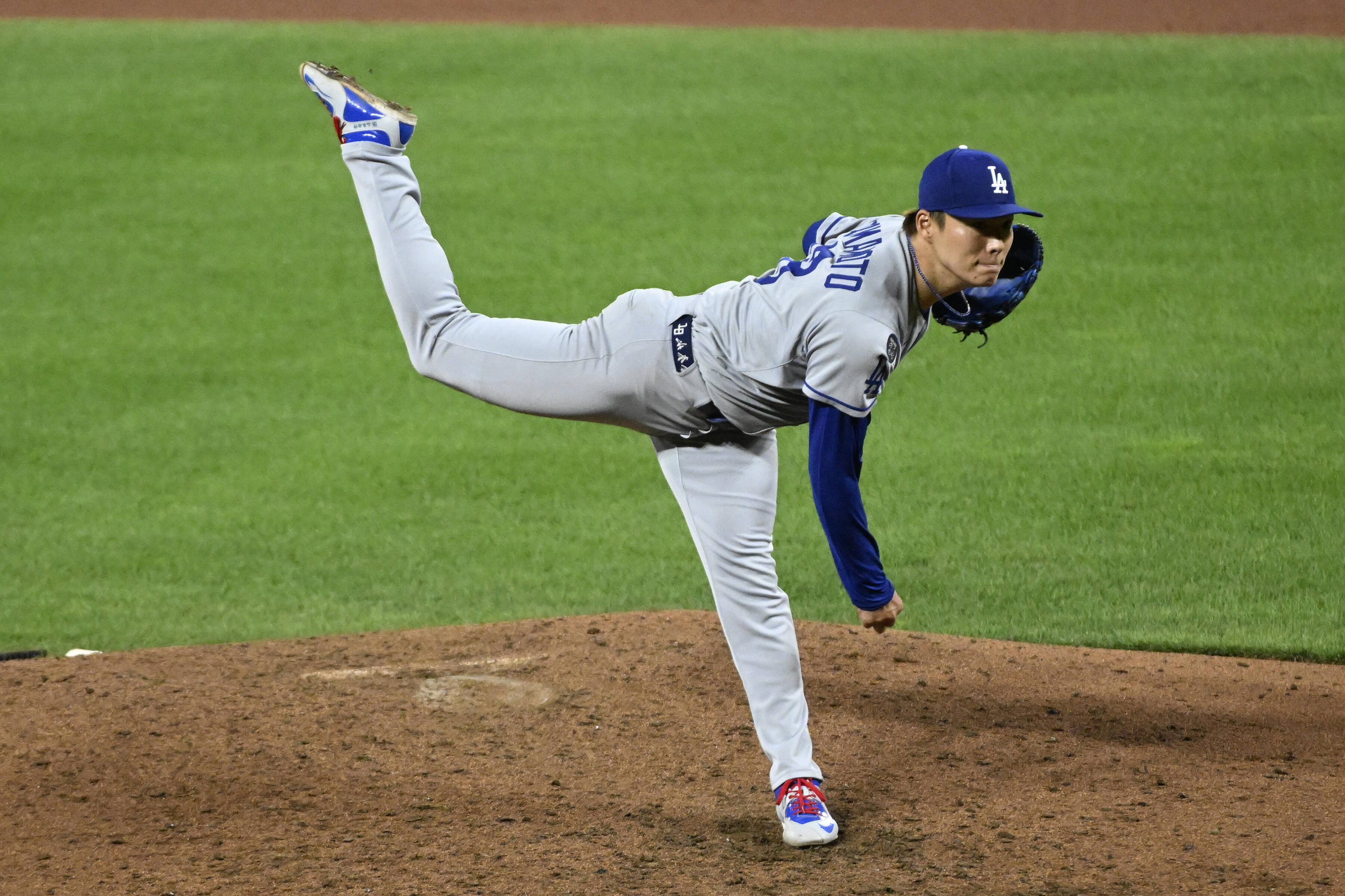 山本由伸がPSでMLB初完投勝利！ NLCS2連勝のドジャースは4戦目に大谷 