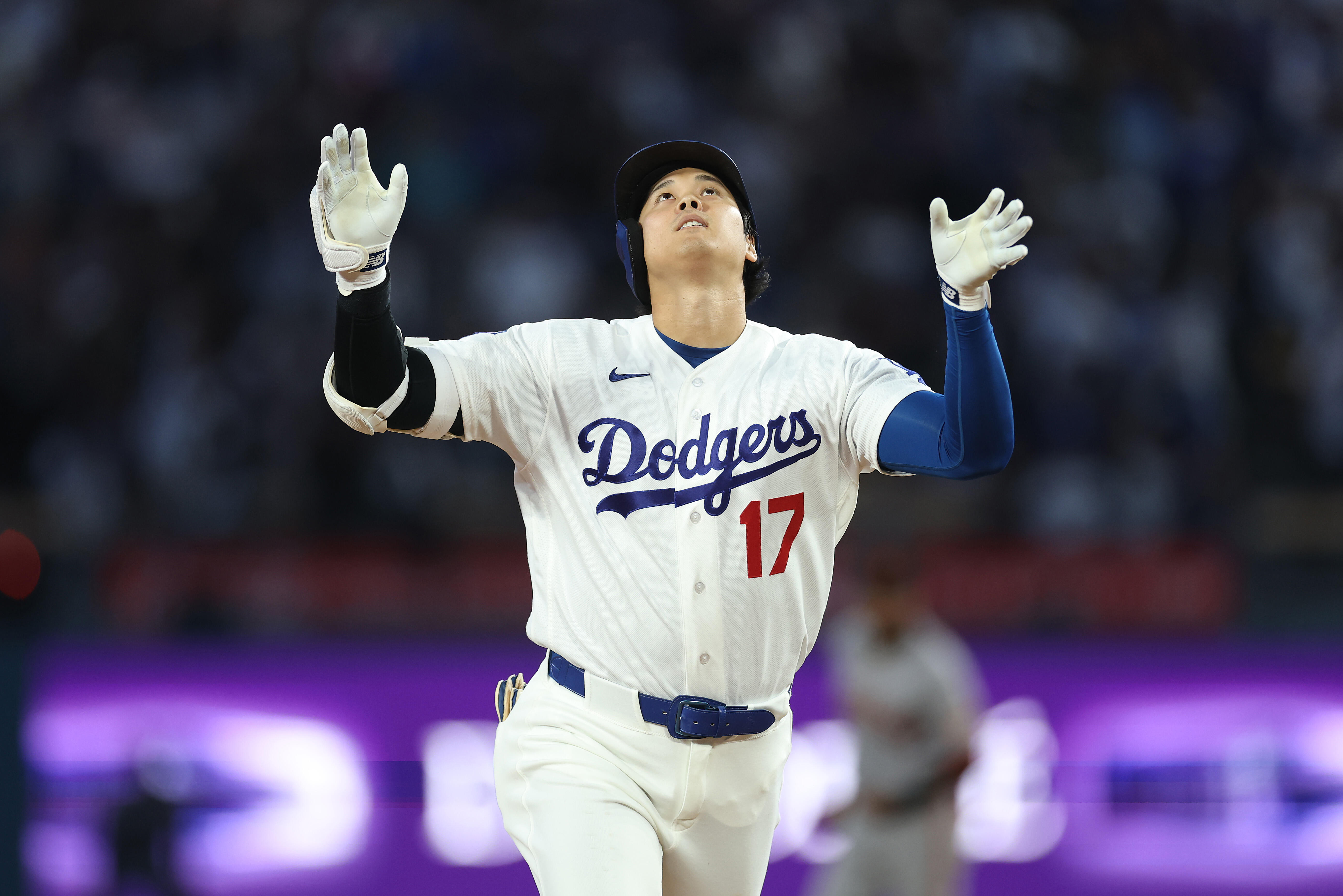 大谷翔平 神様ベーブ・ルース超え！史上初の2年連続「2桁勝利＆2桁