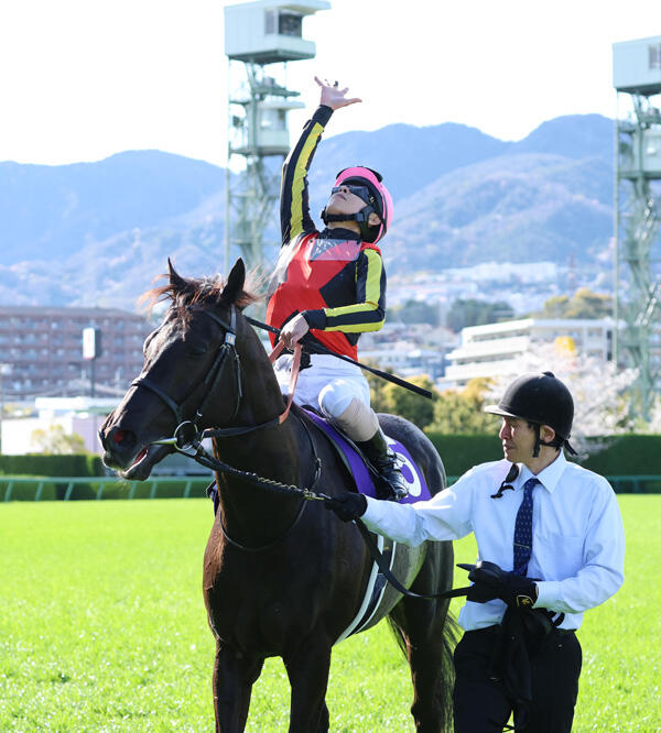 大阪杯】クロワデュノールが優勝！最強世代のダービー馬が新たな一面を