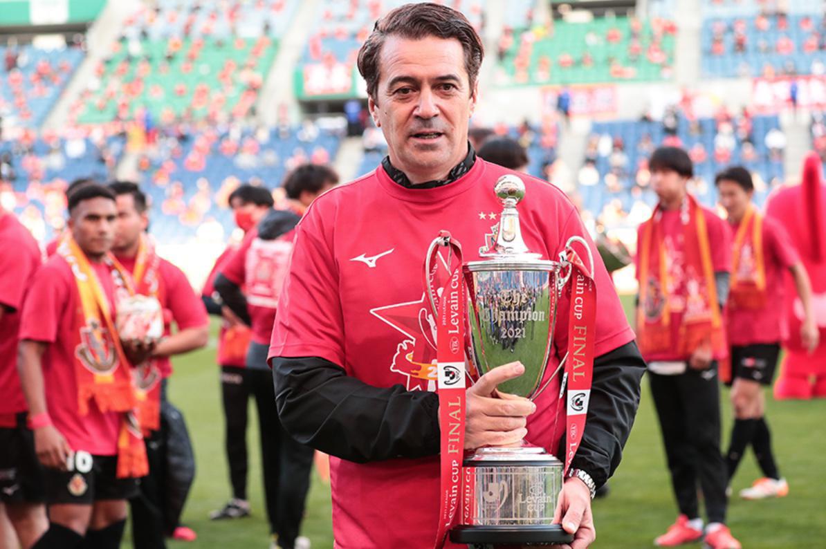 名古屋 ルヴァンカップ初優勝 日本初タイトルのマッシモ・フィッカデンティ監督 写真：アフロスポーツ.jpg