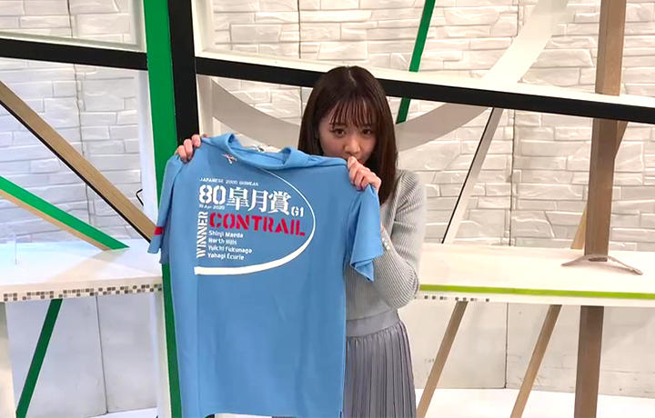 矢作調教師に頂きましたコントレイル グッズをプレゼント