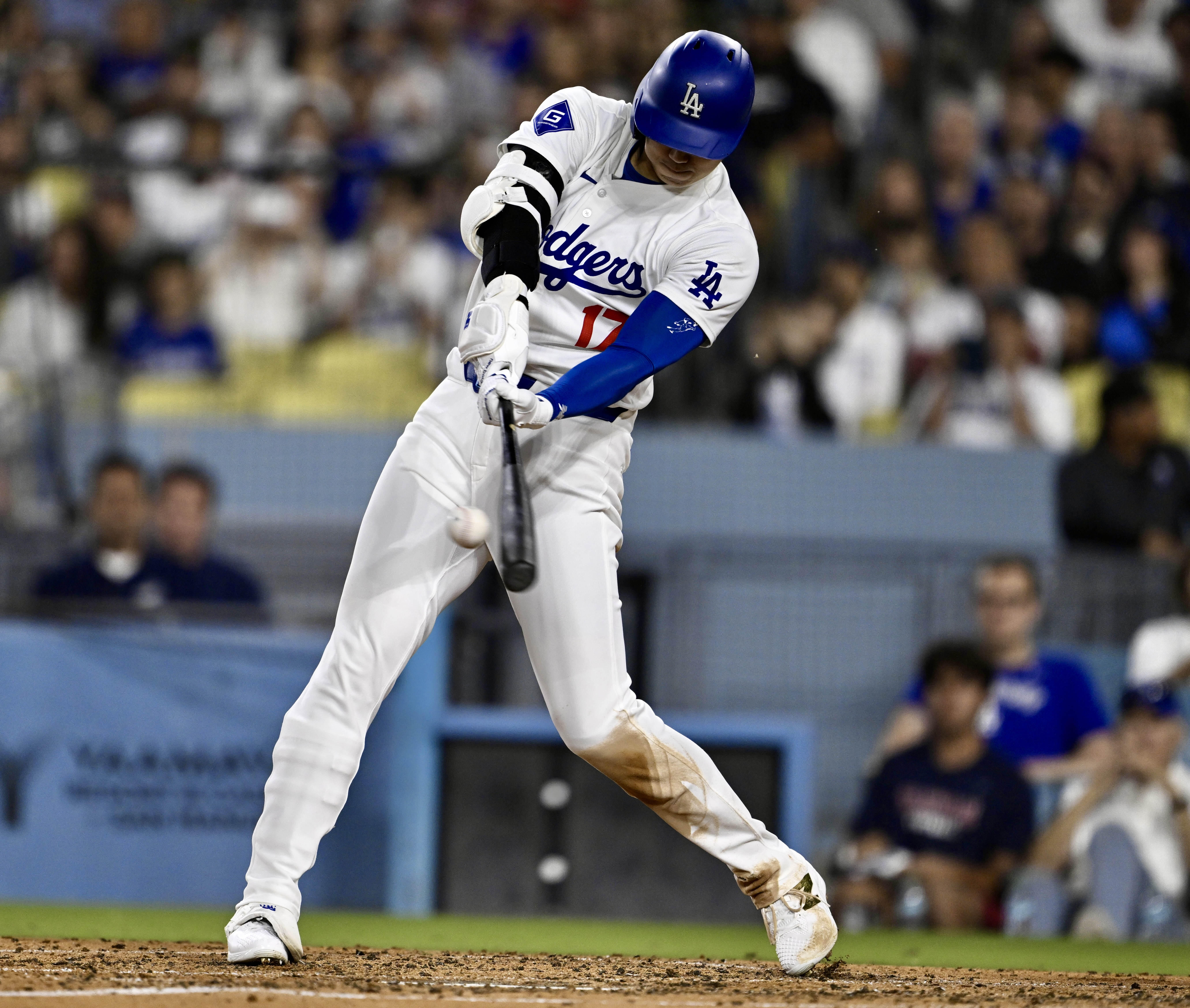 大谷翔平 4回の第3打席 1点ビハインドで変化球を捉えるもライト正面へ 