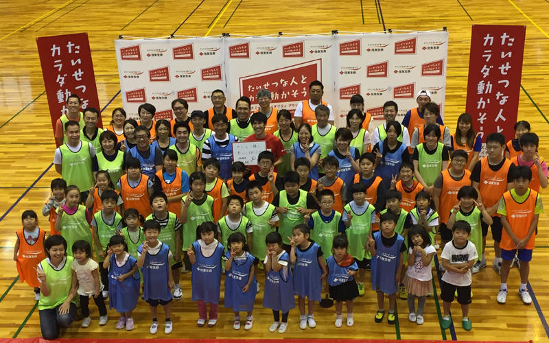 埼玉県越谷市で親子卓球教室を開催した吉村真晴（名古屋ダイハツ）