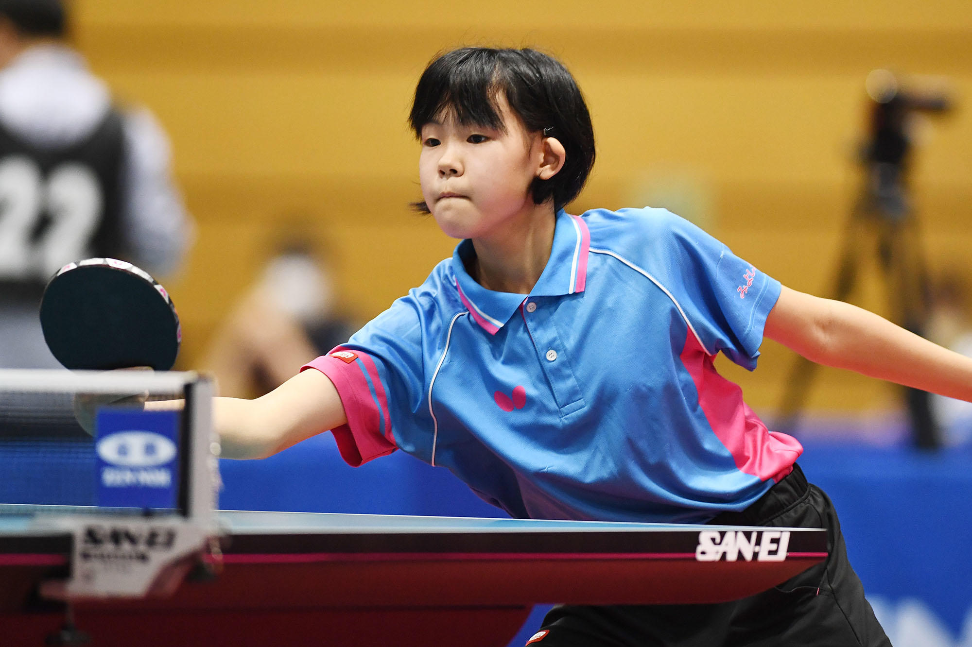 伊藤美誠 小学生の村田に貫禄のストレート勝ちで初戦突破【卓球 全農