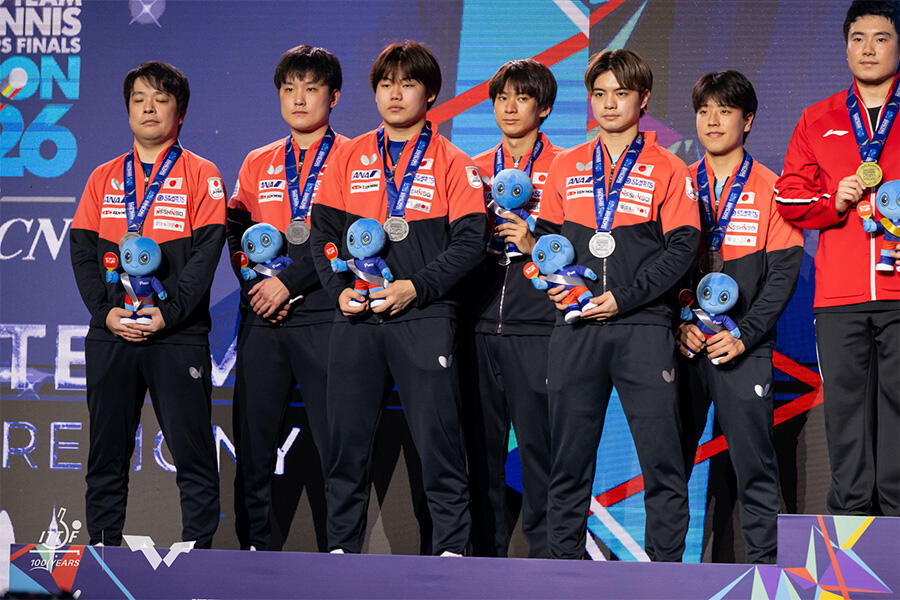 Trophy-Presentation_WTTTC-London-2026_KO-Day-7_1213.jpg