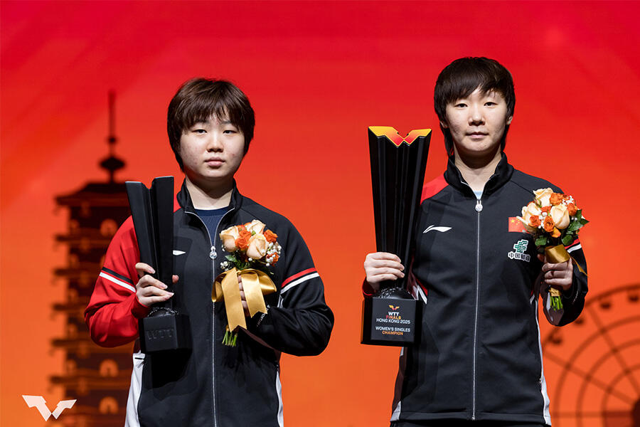 WS-MS-Trophy-Presentation_WTT-Finals-Hong-Kong-2025_Day-5_23.jpg