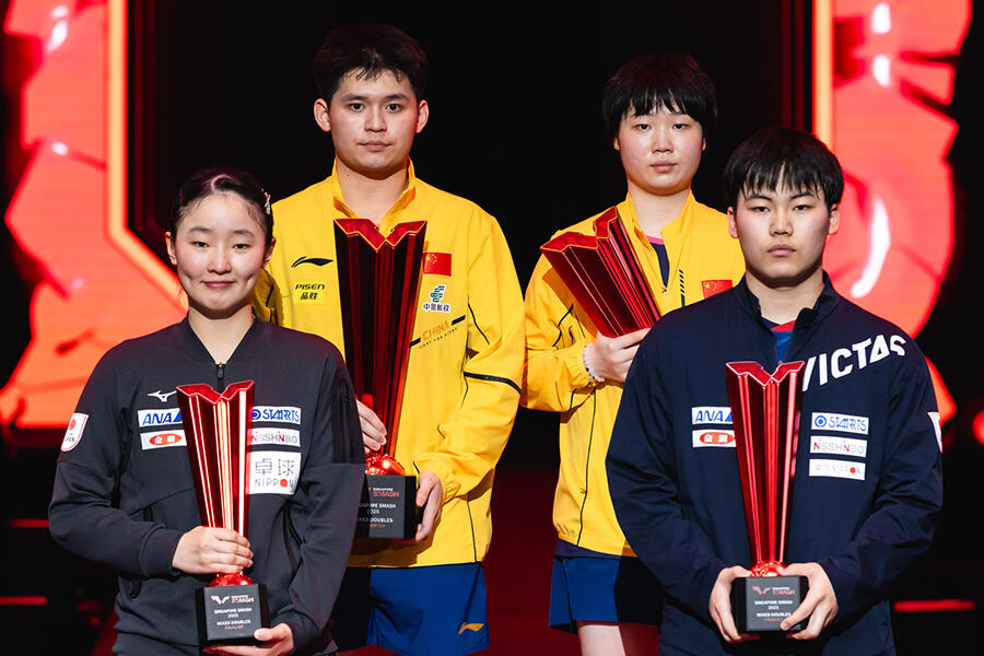 award-ceremony-mixed-doubles_singapore-smash-2025_day-6_ca2_1435_54312578224_o.jpg