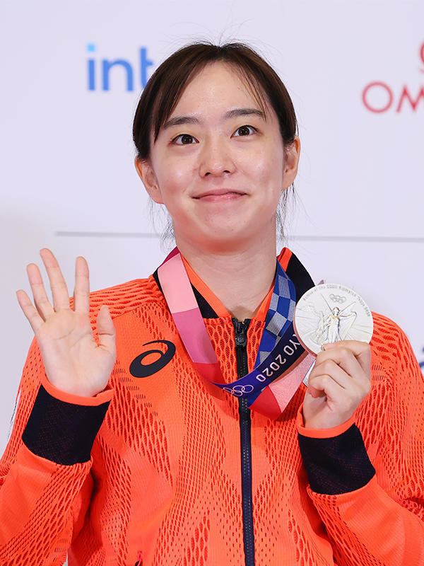 aflo_166663370-thumb-600x900-26017.jpg