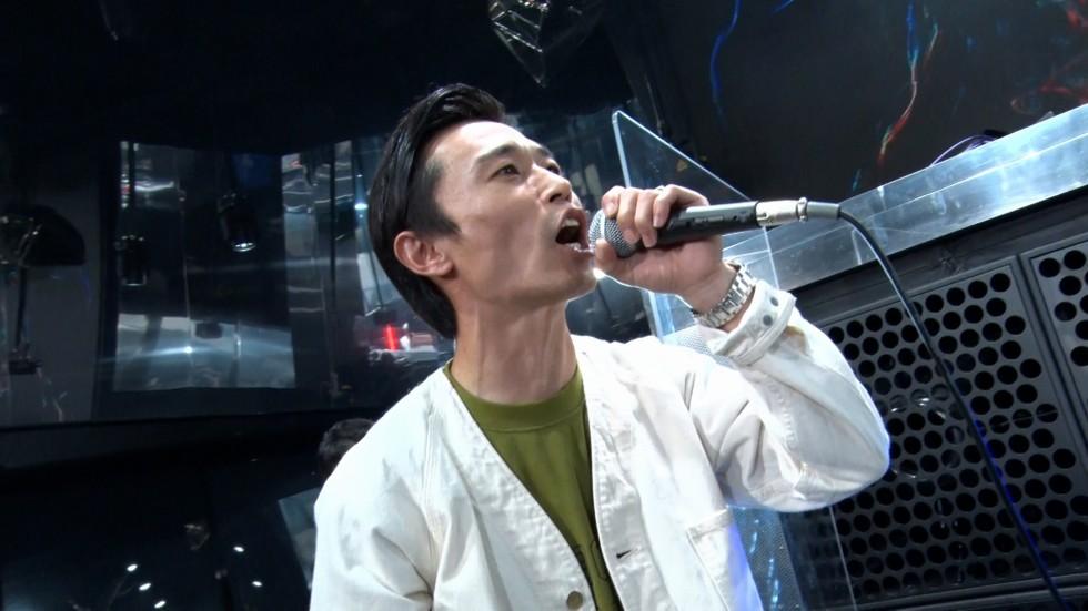 石田たくみ（カミナリ）