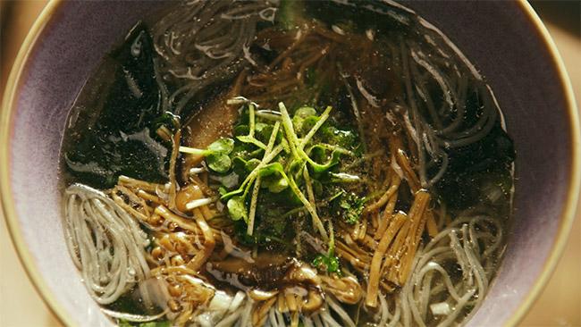 【雲仙きのこ本舗】黒ごま麺