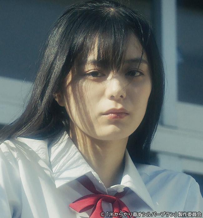 白石ハヤナ 役:紺野彩夏