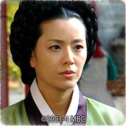 チェ・ソングム／チェ尚官（サングン）役 キョン・ミリ