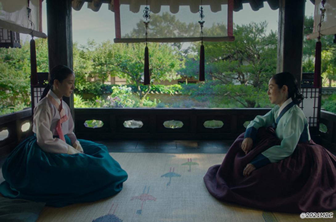 韓流プレミア　赤い袖先