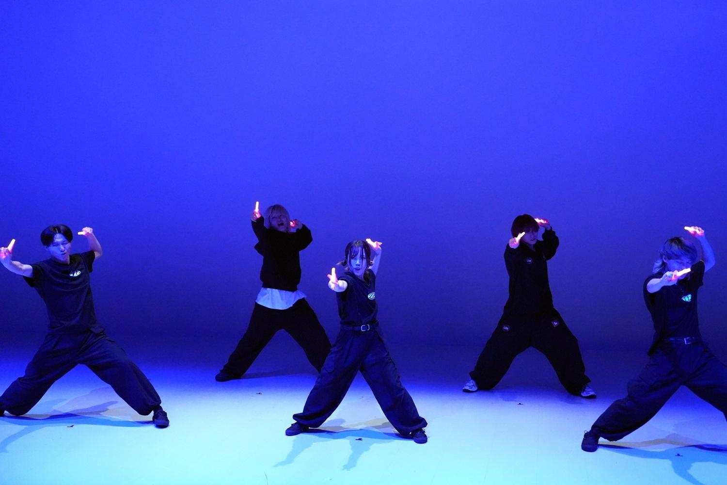 M！LK「好きすぎて滅！」でサイリウムパフォーマンス！光&times;ダンスの融合で魅せる
