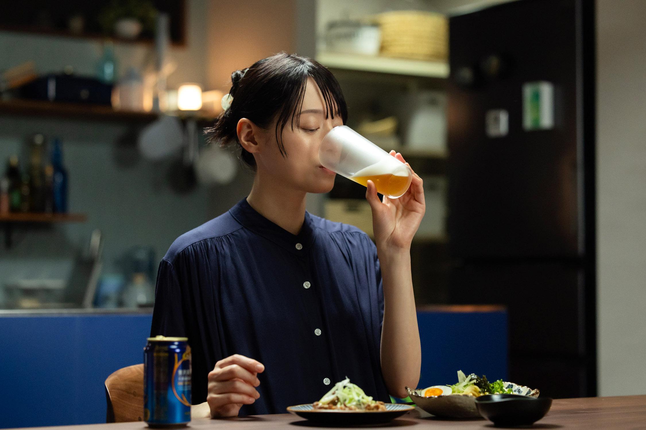 最高の晩酌シーンとお酒の注ぎ方「晩酌の流儀5」｜ドラマPの部屋