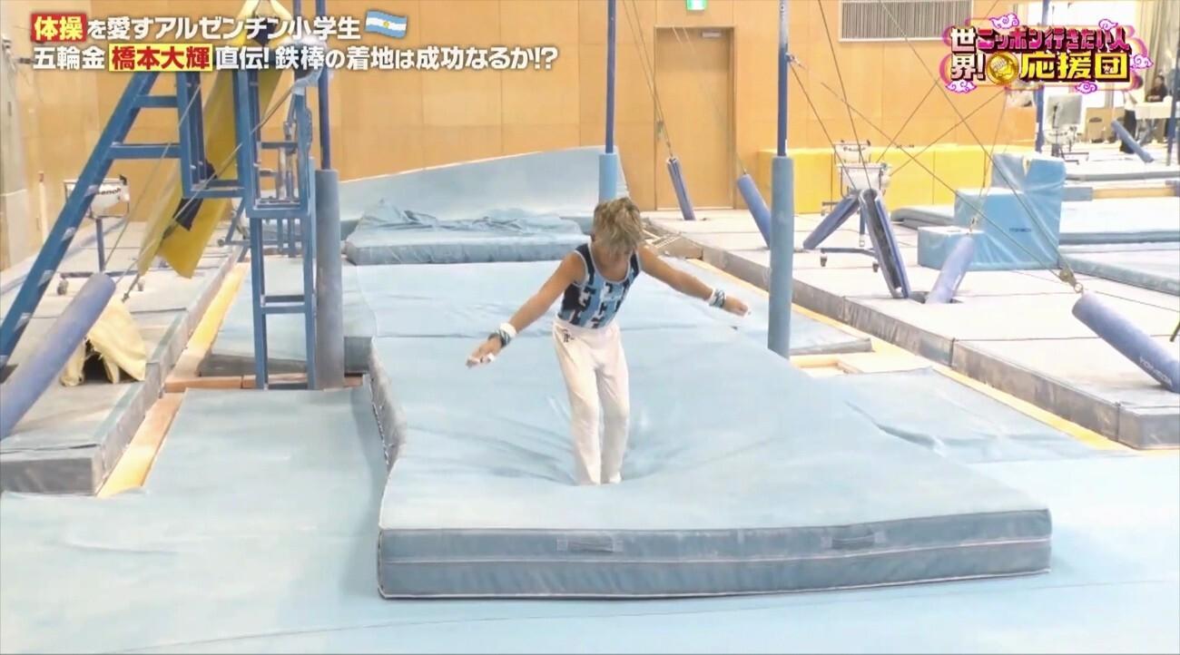 五輪体操金メダリスト・橋本大輝選手との対面にアルゼンチン小学生が感動!鉄棒の特別指導も:世界!ニッポン行きたい人応援団